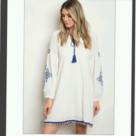 Honey Punch Dresses & Skirts - 💦boho chic Tonic white and blue dress 💦